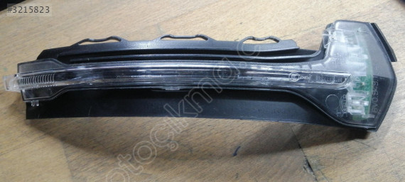 AUDİ A3 SAĞ AYNA SİNYALİ ORJİNAL SIFIR 8V0949102