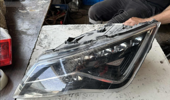 SEAT LEON SOL FAR ORJİNAL EYUPCAN OTO'DA