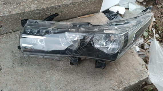 Toyota Corolla ledli sol far çıkma