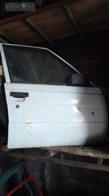 Renault 9 sağ ön kapı dolu şekilde