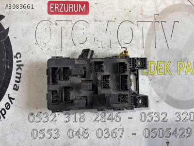 TOYOTA AVENSİS 2.0 1997-03 Orijinal Çıkma Sigorta Kutusu