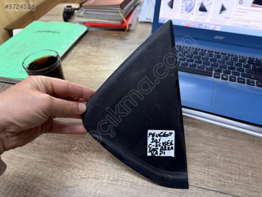 PEUGEOT 301 SAĞ ARKA KAPI DIŞ ÜÇGEN PLASTİĞİ ORJİNAL ÇIKMA