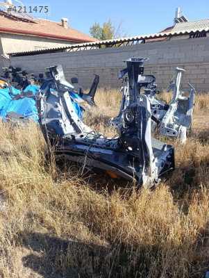 Laguna 3 sağ sol ön podya şase