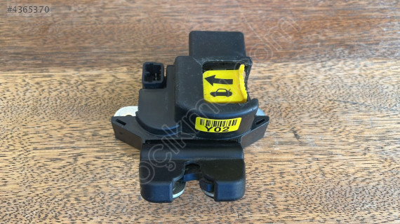 KİA CERATO 2016- BAGAJ KİLİDİ 81230A7020