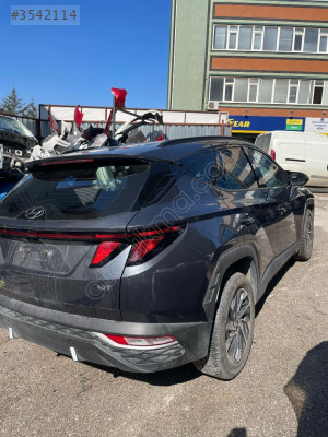 HYUNDAİ TUCSON SAĞ ARKA ÇAMURLUK SÖKME HATASIZ 2021-2023