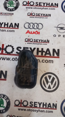 3C0501476A  Volkswagen Passat B7 Arka dingil sağ bağlantı  ayağı