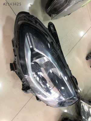 MERCEDES A SERİ W246 SAĞ FAR 2468205661
