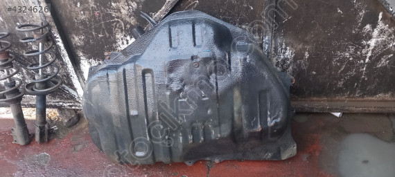 Mazda 323 benzin deposu