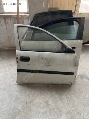 Opel corsa b sağ ön kapı