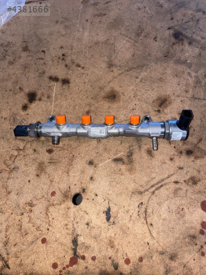 Skoda scala 1.6 tdi enjektör kütüğü 04L130089