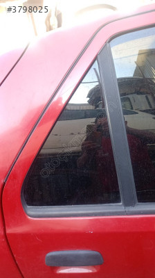citroen saxo sağ arka kelebek camı