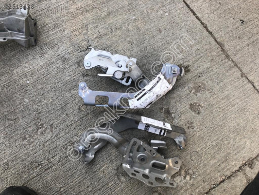 MERCEDES C SERİ W205 SAĞ-SOL KAPUT MENTEŞESİ 2058800828-0928