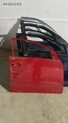 Volkswagen polo 11-17 sağ ön kapı ufak hasarlı