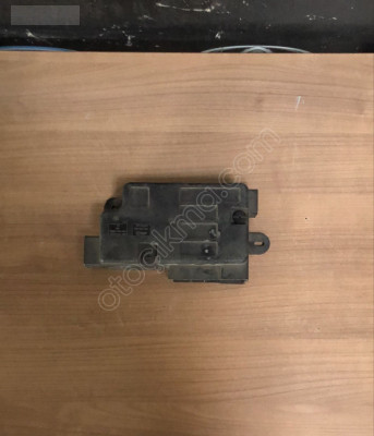 8P0937548 AUDİ A4 A5 Q5 Q7 SİGORTA AKIM KESİCİ