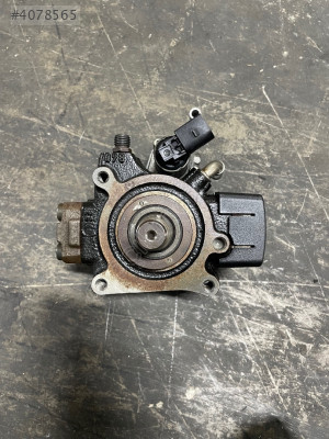 Volkswagen passat mazot pompası 03L130755AJ