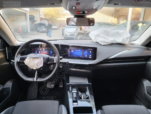 2013 Opel ASTRA ORTA VİTES KONSOLU