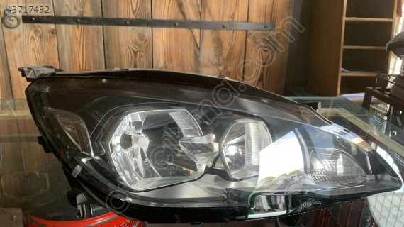 PEUGEOT 308 SAĞ ÖN FAR 2015-2020 96775229