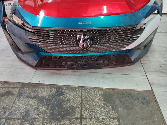 Peugeot 408 modeli için ön tampon dolu