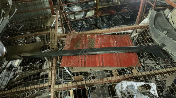 8W9853856H orjinal audi a4 sağ marşpiyer kaplaması