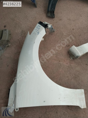 MAZDA 3 2014 ÇIKMA HAFİF HASARLI SAĞ ÖN ÇAMURLUK