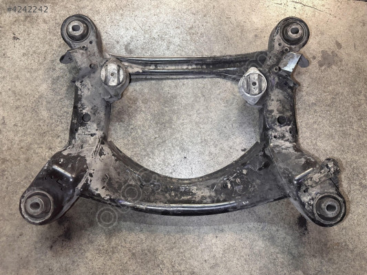 AUDİ A6 V6 05-11 MOTOR ALT TRAVERS 4F0399313AE 4F0399403