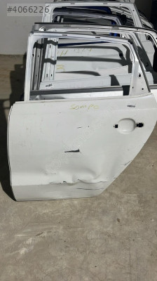 VOLKSWAGEN POLO 11 17 sol arka kapı ufak hasarlı