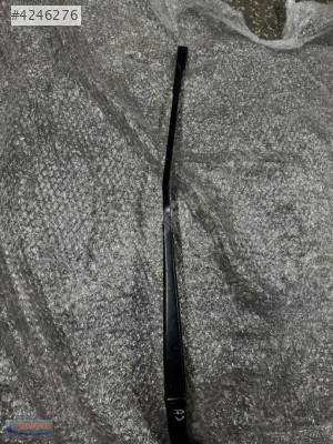 AUDİ A3 SAĞ SİLECEK KOLU ORİJİNAL 2013-2020 8V1955408