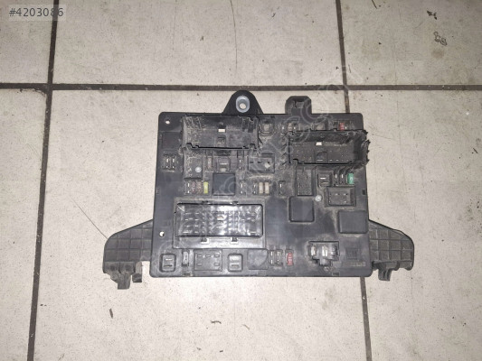 ÖZMEN OPEL ASTRA J ARKA SİGORTA KUTUSU TABLASI 13343950