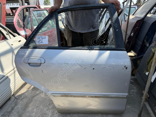 MAZDA 626 SAĞ ARKA KAPI KELEBEK CAMI 98-01 MODEL