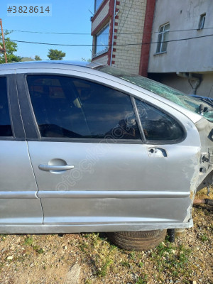 Peugeot 207 Sağ Ön - Sağ Arka Orjinal Kapı (Ufak Hasarlı)