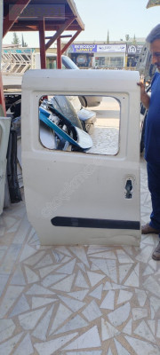 FİAT DOBLO GENİŞ AİLE ÇIKMA SAĞ SÜRGÜLÜ KAPI SABİT CAM ORJİNAL