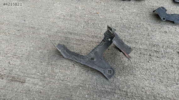 BMW 5 SERİ G30 SAĞ ÖN ÇAMURLUK BAĞLANTI SACI BRAKETİ 7349618