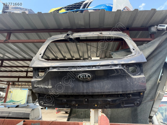 Kia sportage arka bagaj kapağı (az hasarlı)