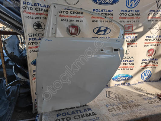 Fiat egea sol arka kapı Orjinal göçük hasarlı beyaz