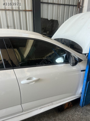 RENAULT MEGANE 4 ÇIKMA ORJİNAL HATASIZ BEYAZ SAĞ ÖN KAPI