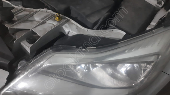 FORD FOCUS 3  1.6 TDCİ SAĞ SOL FAR
