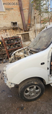 Renault Kangoo sol ön çamurluk