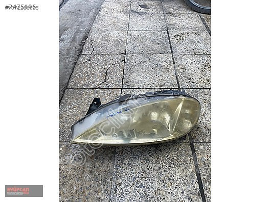 Renault Megane 1 Modeli İçin Sol Ön Far Çıkma Parçası