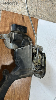 2002-2005 TOYOTA RAV 4 SAĞ ÖN KAPI KİLİDİ ORJ ÇIKMA