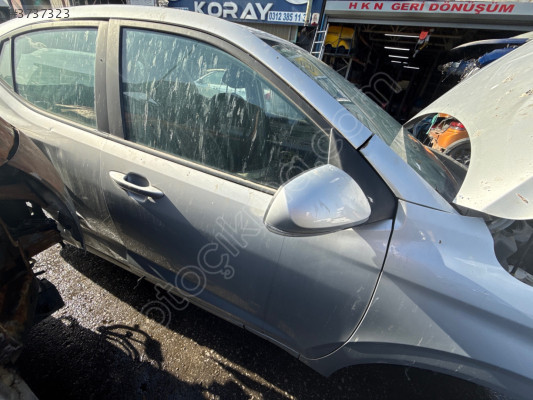 Hyundai i10 2023 model sağ ön kapı