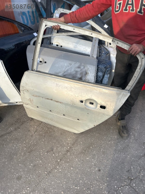 Megane iki sol arka kapı hatchback