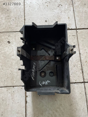 FİESTA AKÜ ALT PLASTİĞİ (ORJİNAL PARÇA)