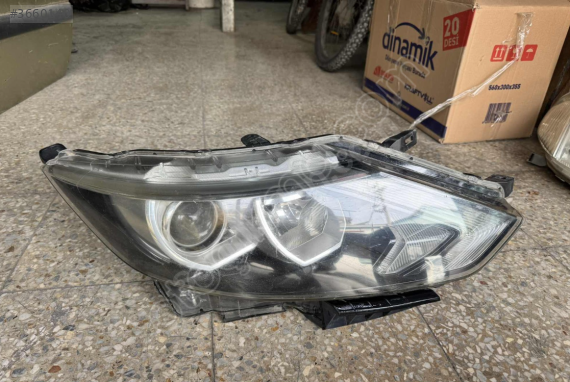 NİSSAN QASHQAİ SAĞ FAR 2014 ORJİNAL EYUPCAN OTO'DA