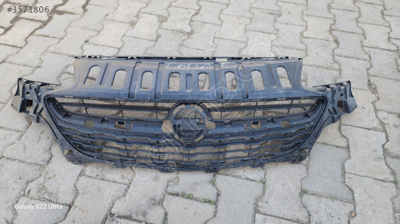 Opel Corsa E ön panjur çıkma orjinal