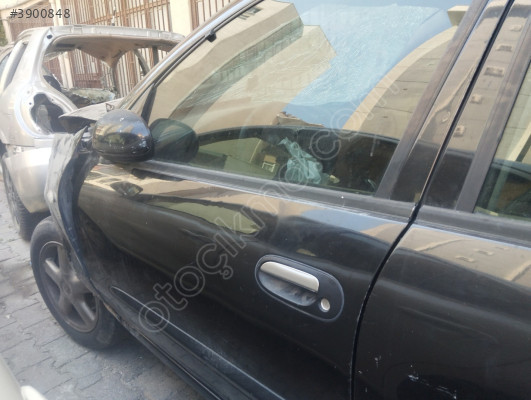 Almera sol ön kapı