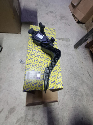 Egea 16 gaz pedali 52025707