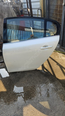 Renault Latitude sol arka kapı