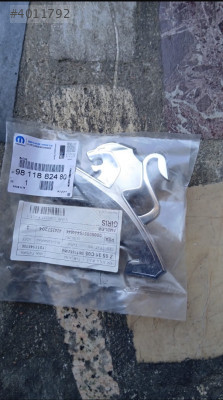 Peugeot 5008 panjur arması 9811882480