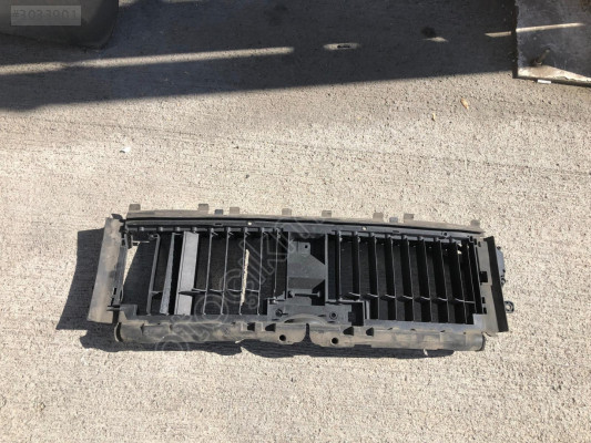 MERCEDES E SERİ W213 ÖN HAVA KANALI 2135002300