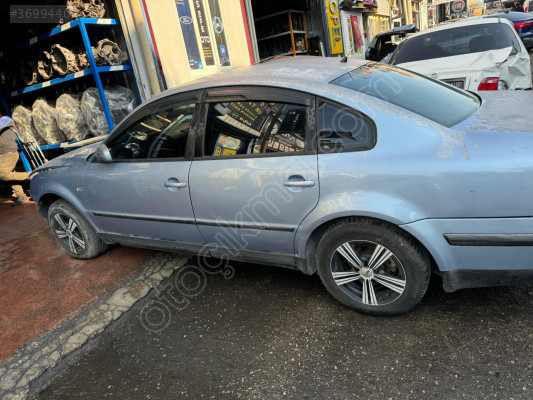 VOLKSWAGEN PASSAT B5 ÇIKMA ORJİNAL SOL ÖN KAPI HATASIZ